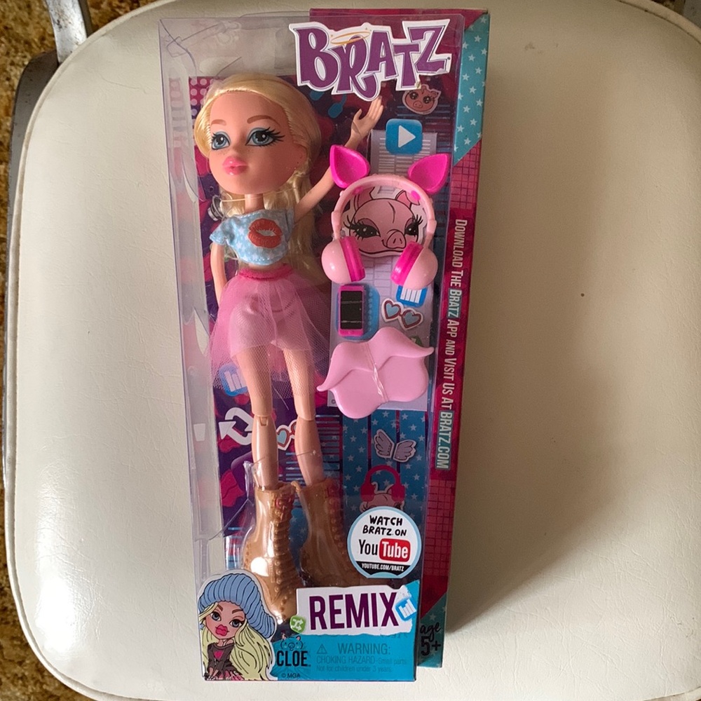 NWT Bratz Cloe doll